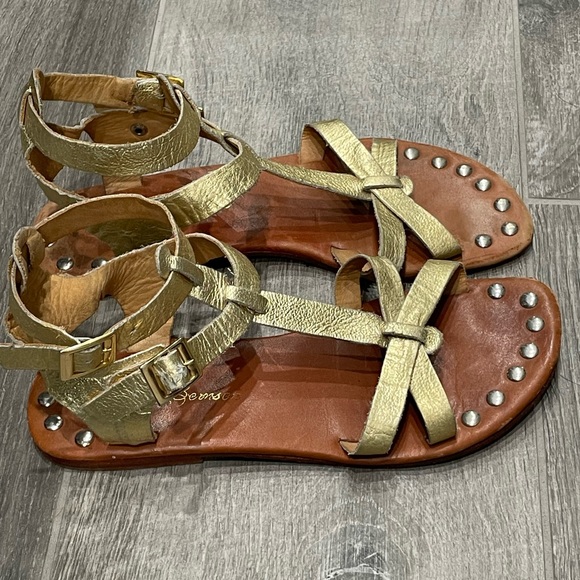Matt Bernson metallic gold stud gladiator sandal-6 - Picture 7 of 11